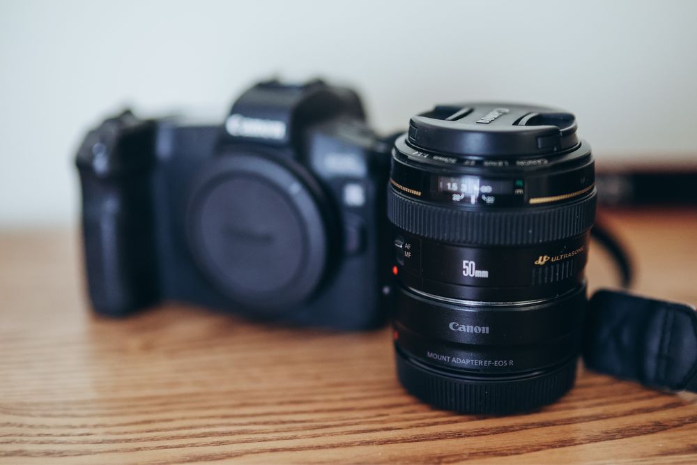 Canon EOS R + Canon 50 mm 1,4 + adapter EF -EOS R