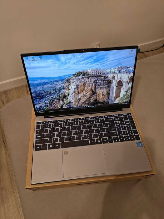 Nowy smukły szybki laptop 3.4GHz/512GB/16GB/WiFi/FullHD/USB-C/Win11Pro
