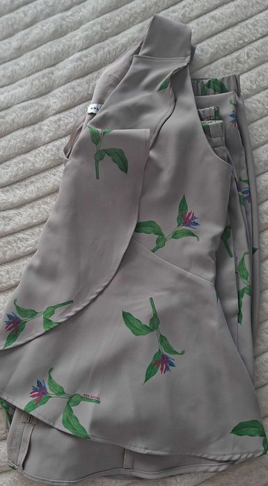 Conjunto, calças e top. Lindo!!! Tecido confortavel .Ana Sousa