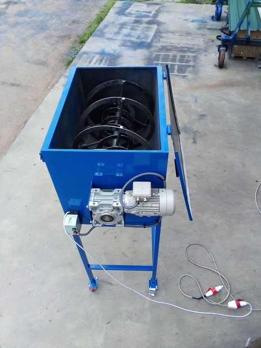 Змішувач комбікормів,смеситель кормов,кормозмішувач