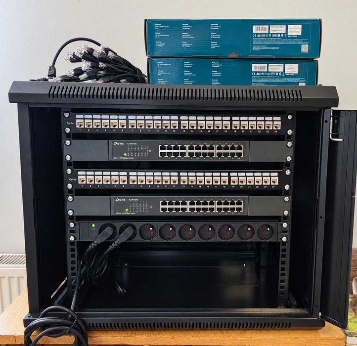 Kompletny zestaw LAN – Szafa Rack 9U + 2× TP-Link + Patch Panele + Okablowanie