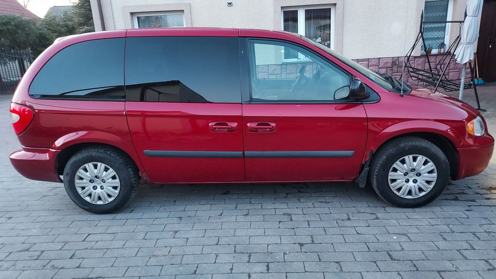 Sprzedam Chrysler Voyager pój.3.3cm3 z gazem  7osobowy