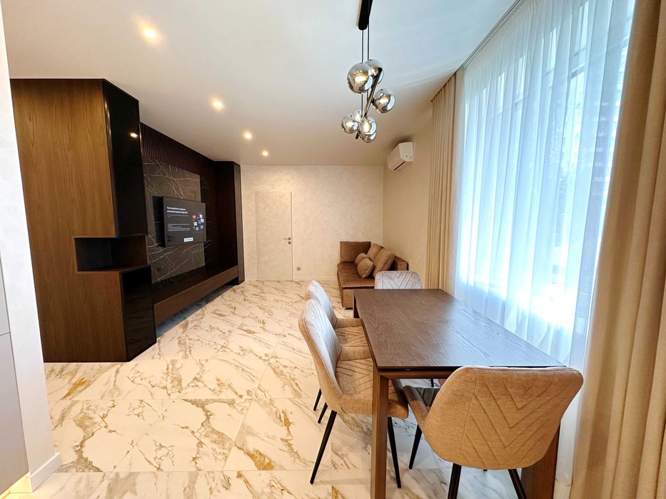 Квартира в центрі з дорогим ремонтом клубний будинок