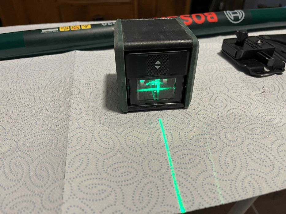 Laser krzyżowy Bosch Quigo Green + tyczka/statyw TP 320 + uchwyty