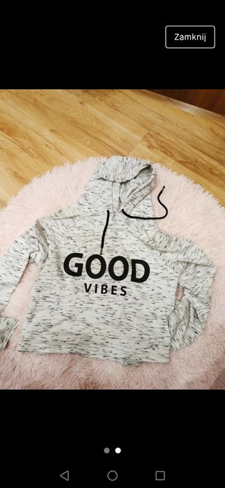 Krótka bluza z kapturem
