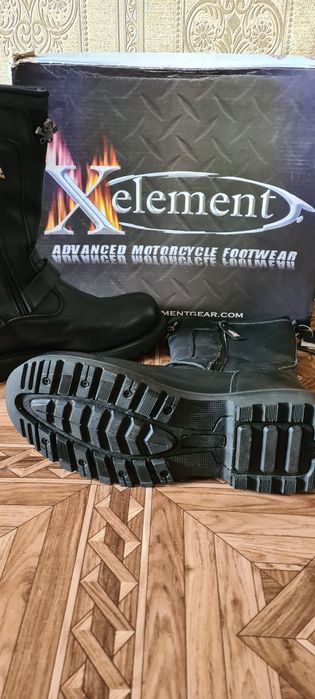 Продаються Мотоботи нові.