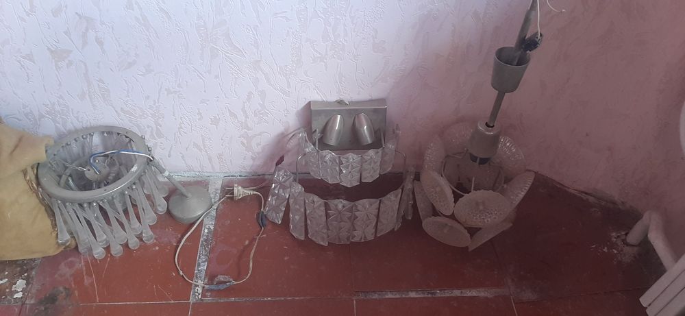 Люстра хрустальние 2  штуки продам робочие ,все к ним есть