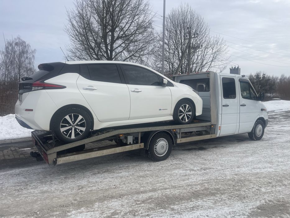 Евакуатор автовоз лафет перевезення вантажів