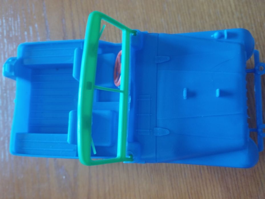 2 carros de brincar em muito bom estado