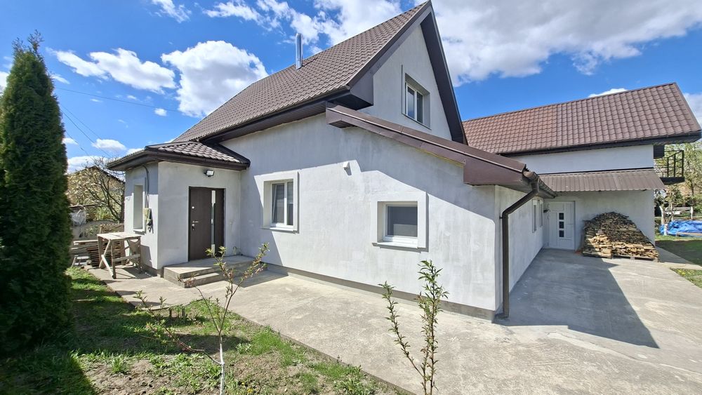 Продаж житлового будинку 220м². Ділянка 7сот.Котедж.Комунікації. Ремонт. Івано-Франківськ.Терміново