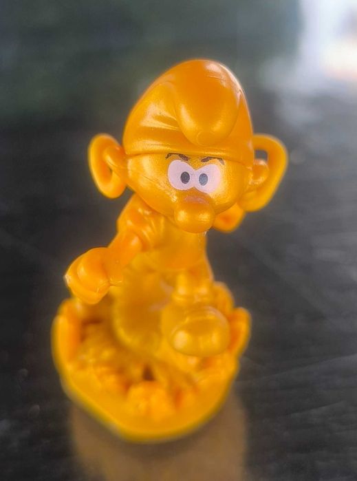 Figurka kinder złote Smerfy ZŁOTY Smerf biegacz