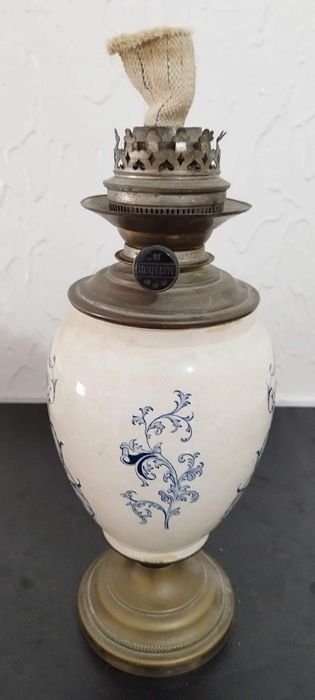 Antigo candeeiro a petróleo francês. Séc xix