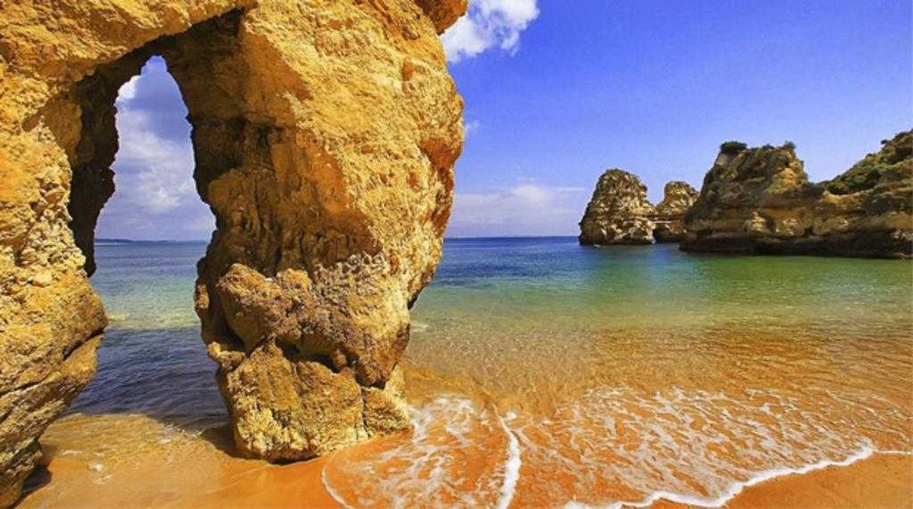 Setembro a preços esp. consulte.- Apartamento T1 Praia da Rocha  Piscina + Garagem em condominio privado.