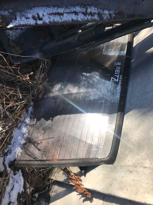 Заднее стекло с подогревом Пежо 305 Универсал