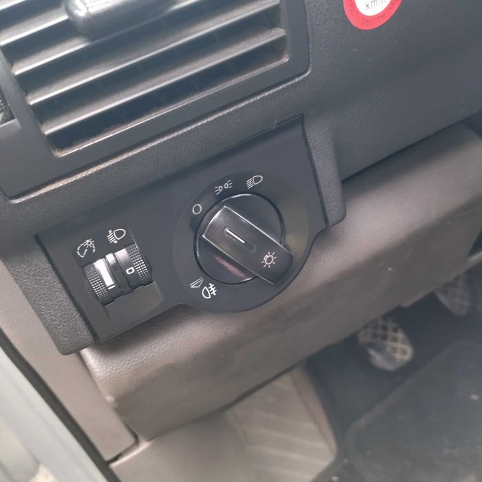 kierownica przelacznik włacznik swiatel połoś półoś polos   audi  a2 LŻ5R