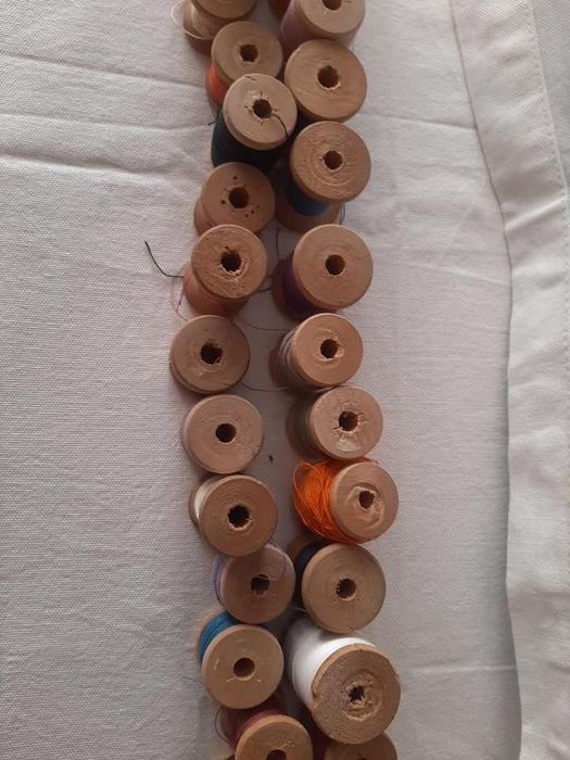 Продам набор ниток для швейной машинки