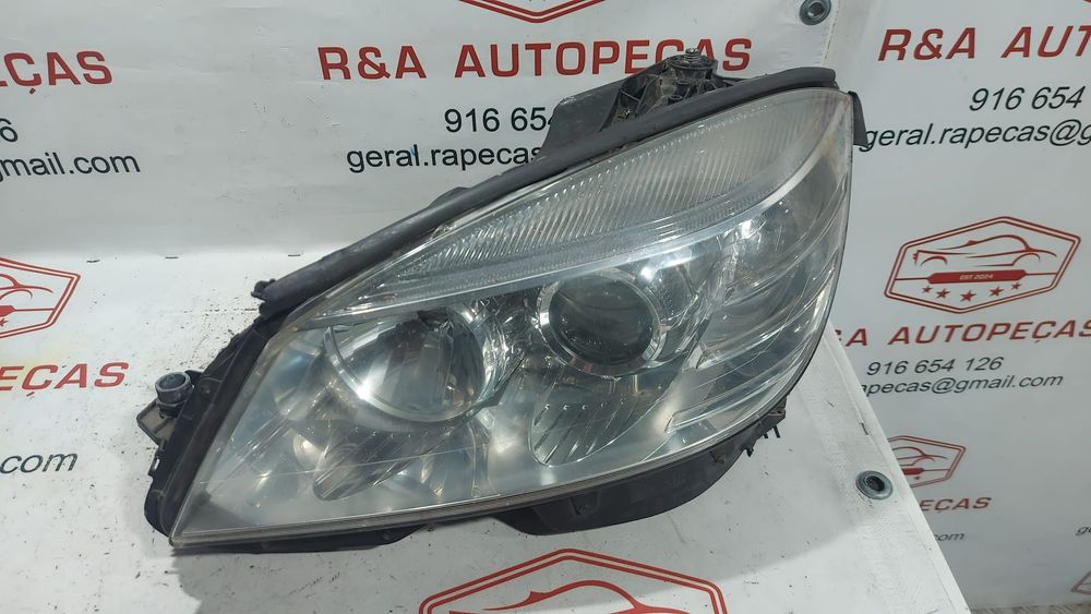 Otica Farol Frente Frontal Esquerdo Mercedes Class C W204 A2048208561