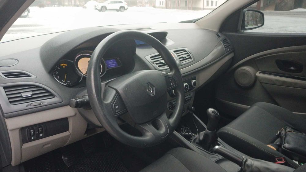 Renault MEGANE 3, хороший стан не ушатаний корч.