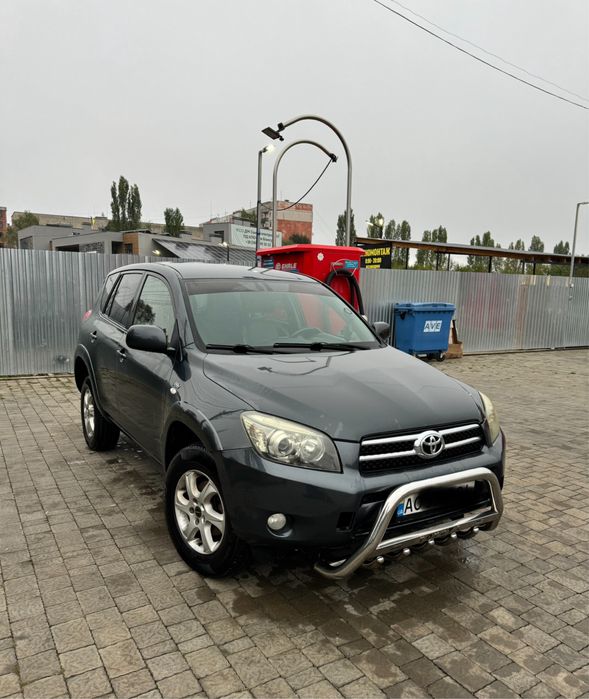 Автомобіль Toyota RAV4