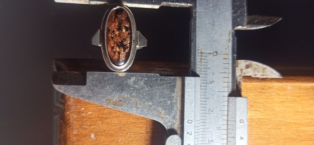 Stary pierścionek ze srebra piasek pustyni