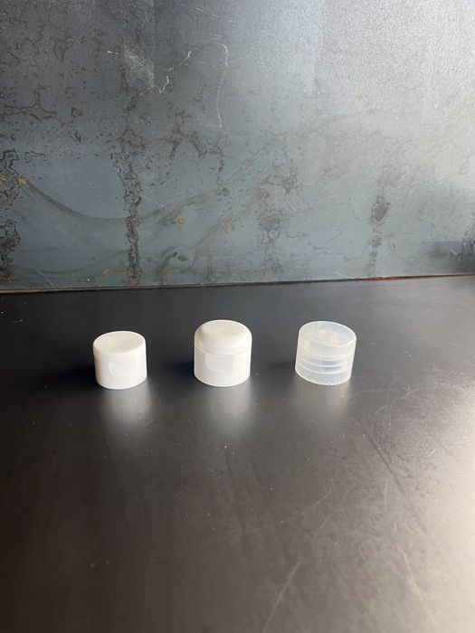 Frascos, tampas e doseadores