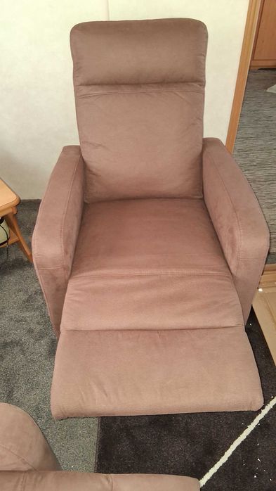 Vende-se Sofa + 2 cadeiroes como novo