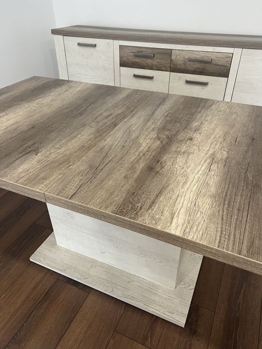 Conjunto sala jantar. Mesa aparador e cadeiras