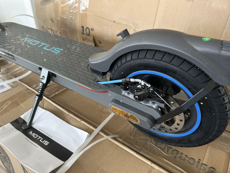 Електросамокат MOTUS Scooty10Lite.