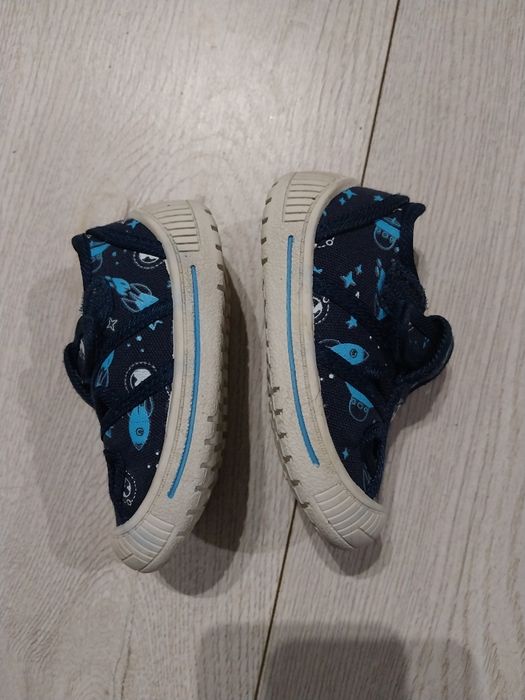 Buciki, papcie, trampki