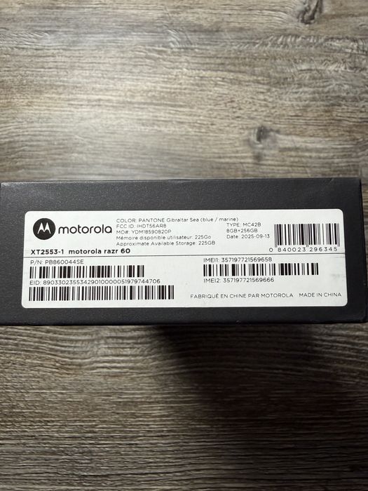 Motorola razr 60 8/256гб