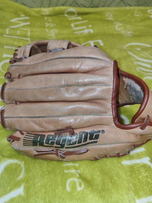 Бейсбольная перчатка Regent