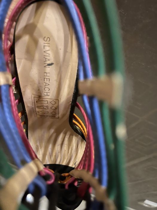 Sandalia de senhora multicolor em muito bom estado.