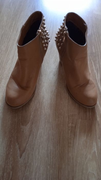 Buty skórzane kremowe