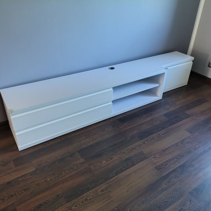 Biala szafka RTV z szufladami używana