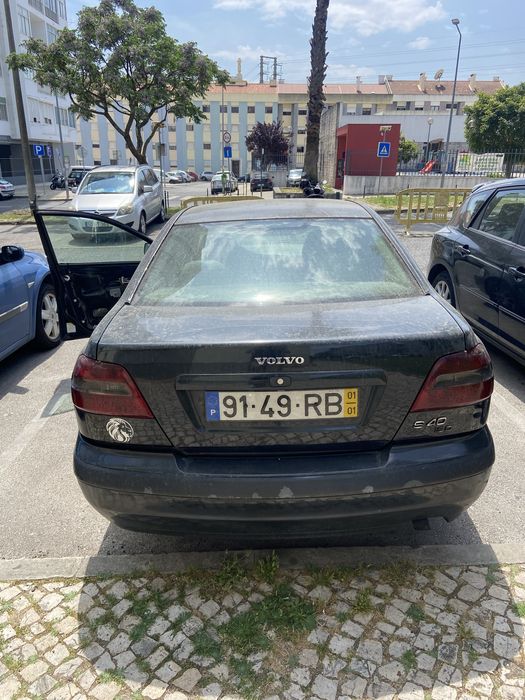 Volvo S40 avariado