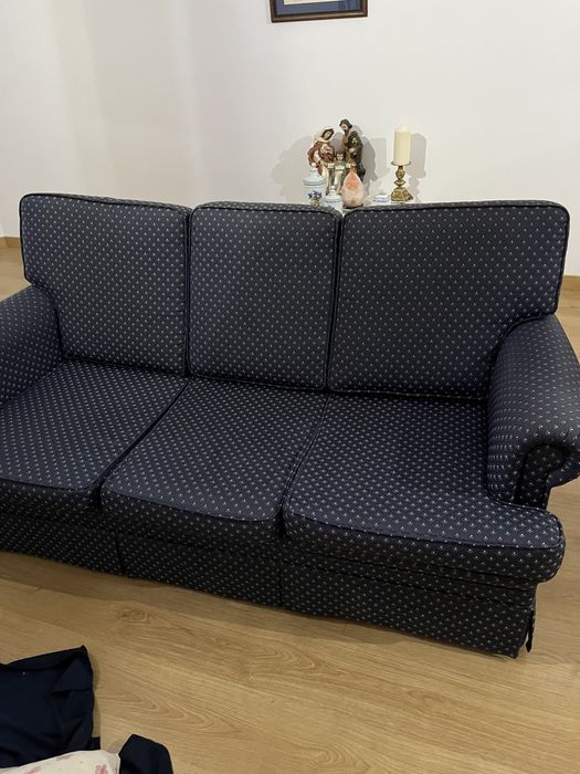 Sofa  3 lugares com cama e sofa 2 lugares em tecido azulao e flores