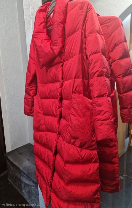 Ефектне червоне пальто пуховик ковдра пухове пальто М розмір