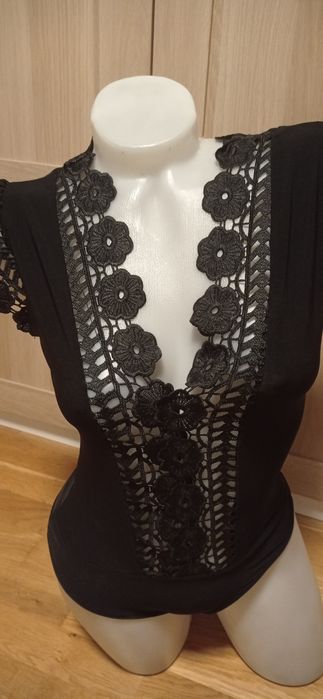 Mia Moda Made in Italy czarne body z szeroką koronką r.S