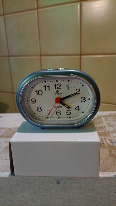 Budzik Perfect klasyczny