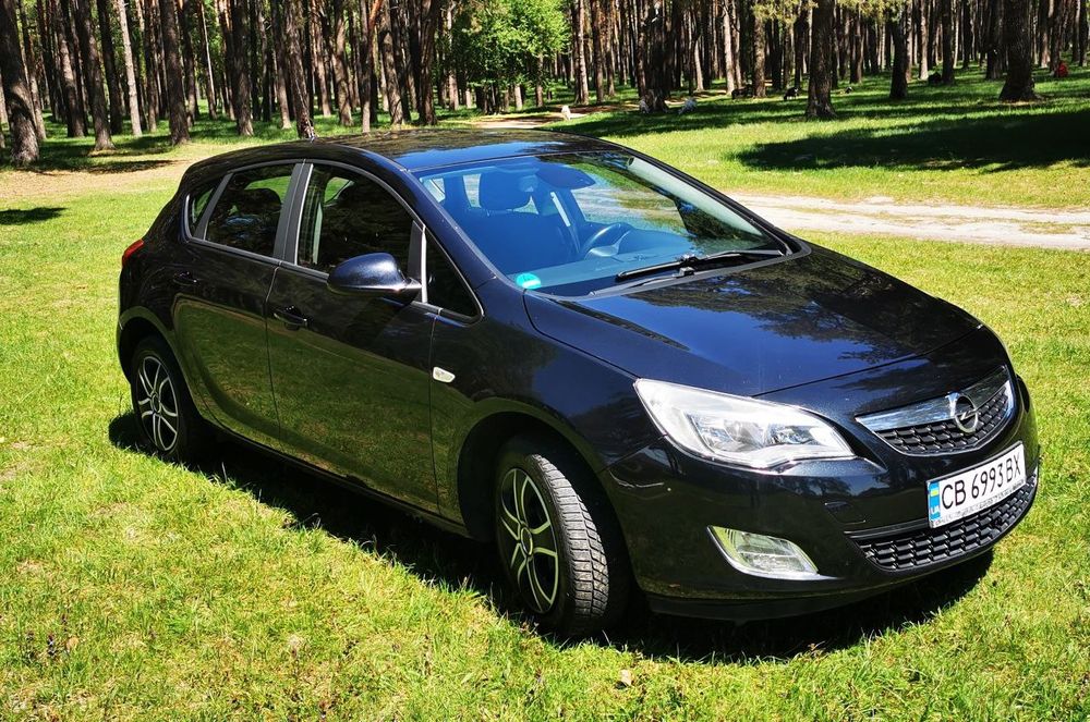 Продам Опель Астра j 2011 року