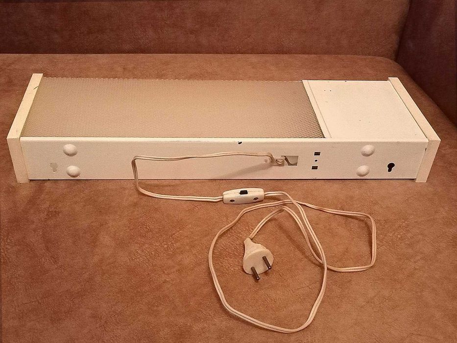 Светильник дневного света есть и  потолочный