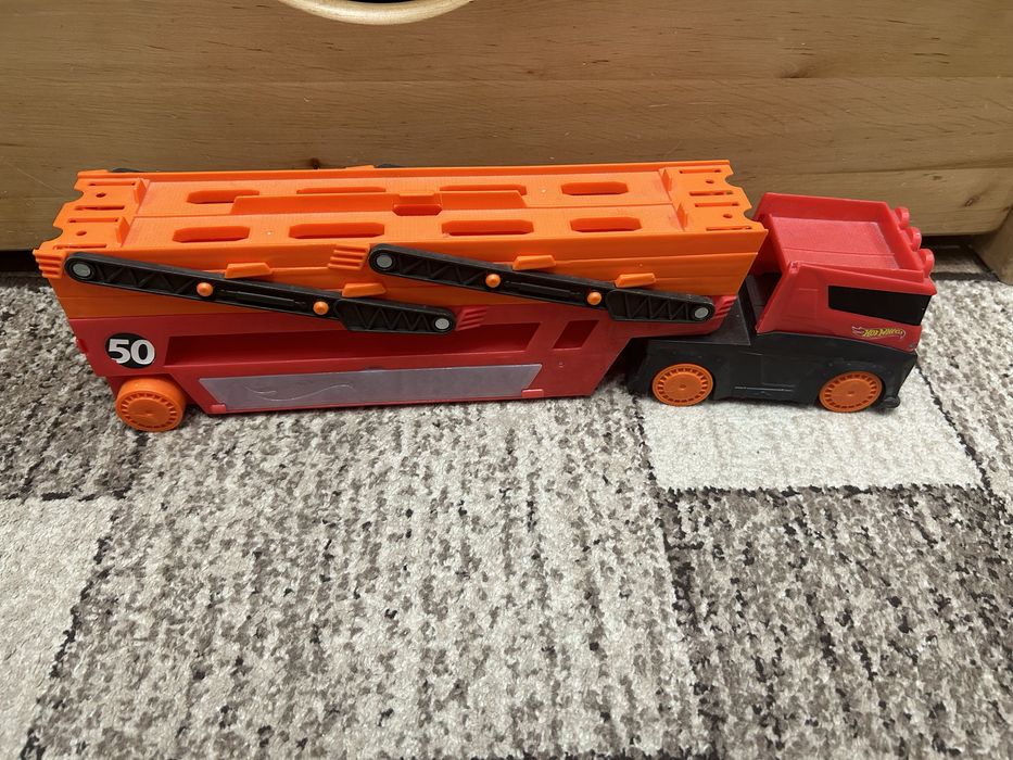 Hot wheels Мега-транспортер