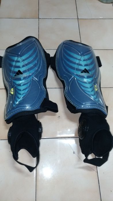 Caneleiras  de Futebol Adidas Novas