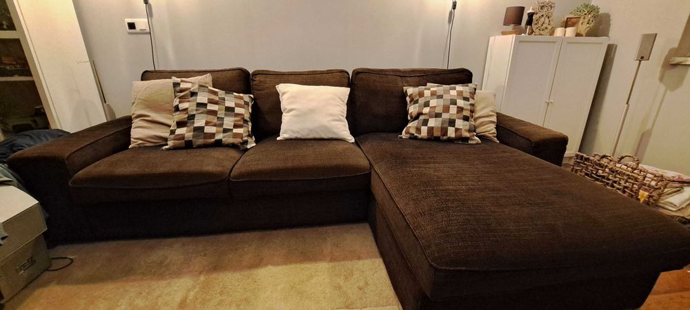 Sofá 3 lugares com chaise longue Kivik Ikea