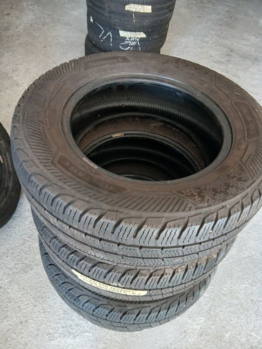 2 Pneus 215/65R15 C Barum seminovos