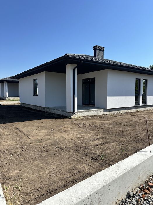 Продам сучасний будинок з гаражем на 6 сотках