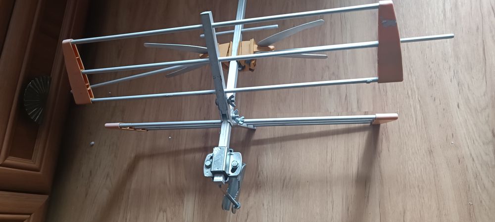Antena naziemna używana na balkonie