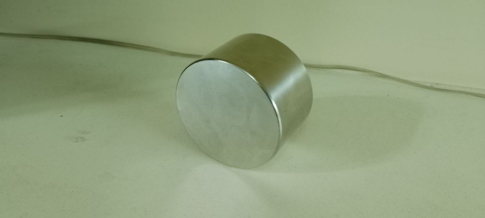 Продам неодимовый магнит 55х35