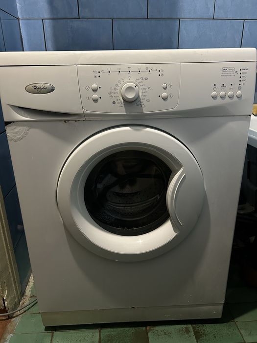 Продаю стиральную машину Whirlpool