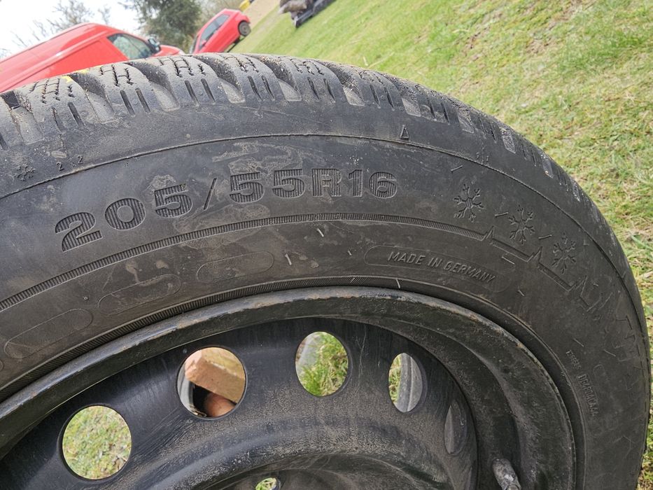 Felgi stalowe R16 z oponami DUNLOP
